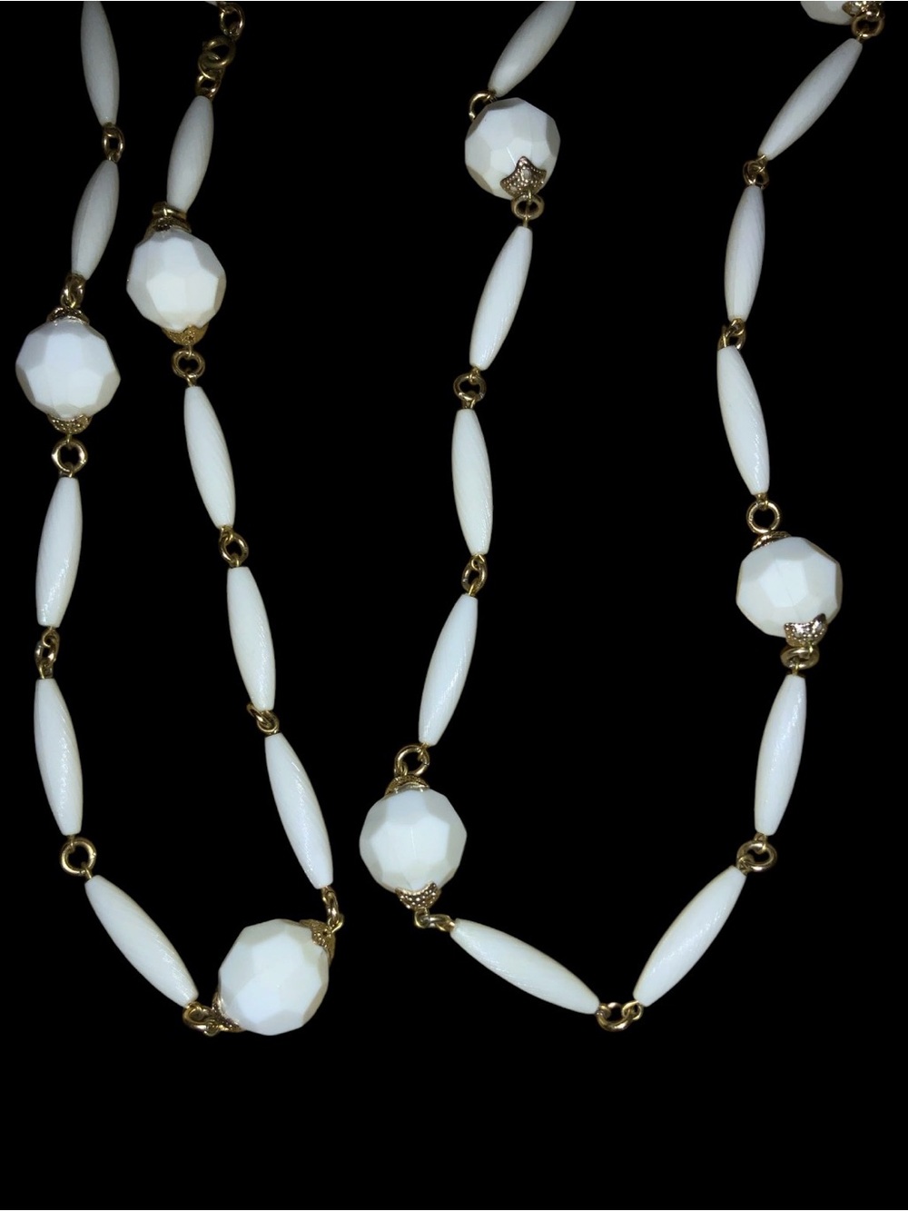 Vintage long white beaded lucite Necklace - Picture 5 of 5